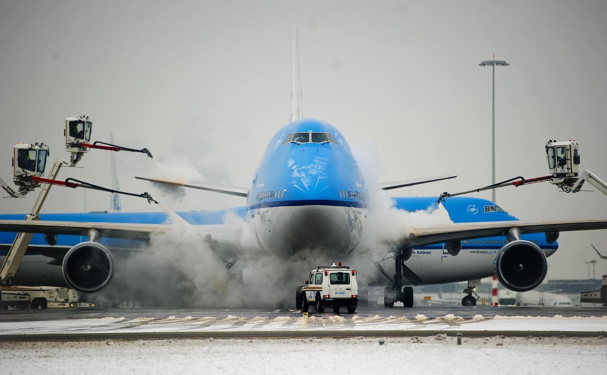 Whats happening at Toronto airports?